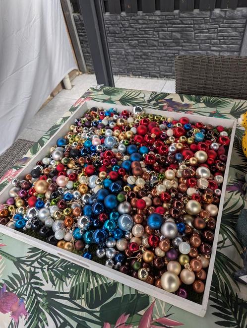 Hele grote doos vol mini kerstballen, Diversen, Kerst, Zo goed als nieuw, Ophalen of Verzenden