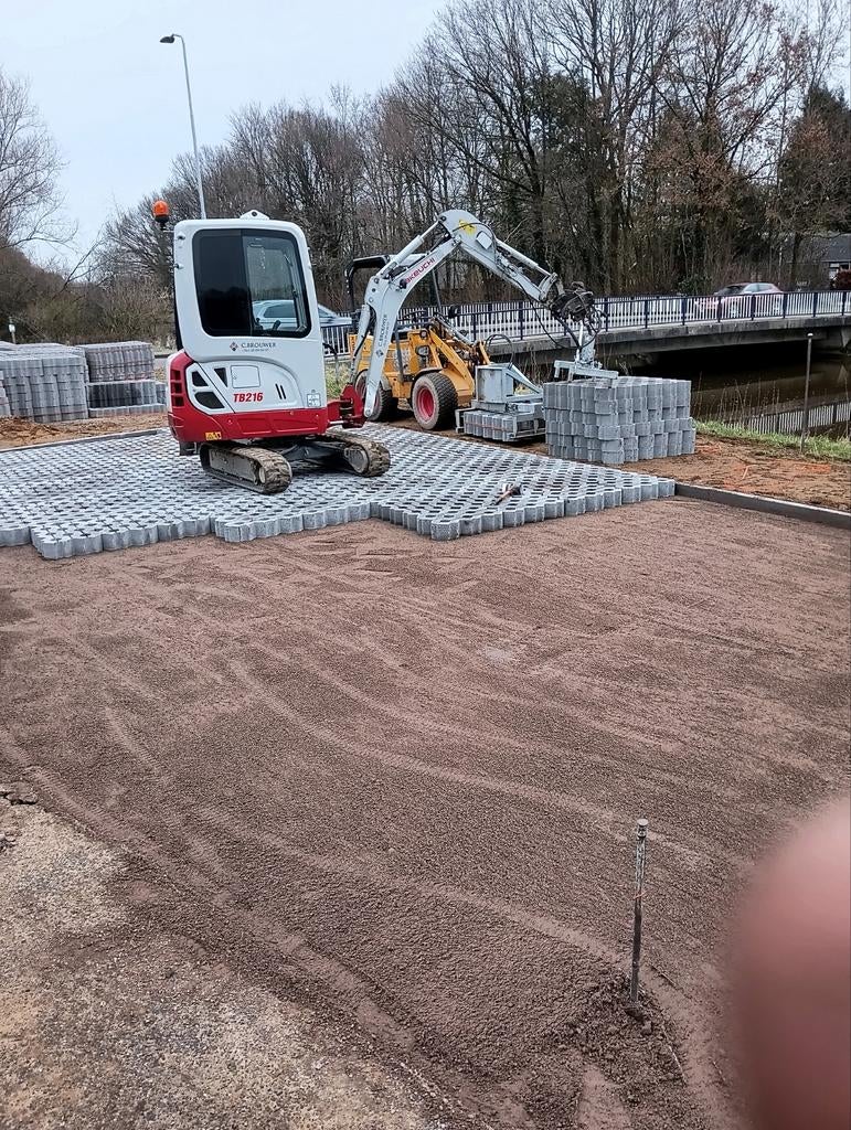 Minigraver en meer grondwerkzaamheden aangeboden, Diensten en Vakmensen, Tuinmannen en Stratenmakers, Bestrating