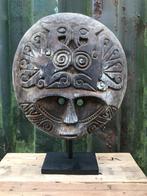 Masker houtsnijwerk rond Java Indonesie op statief 47 cm, Ophalen of Verzenden