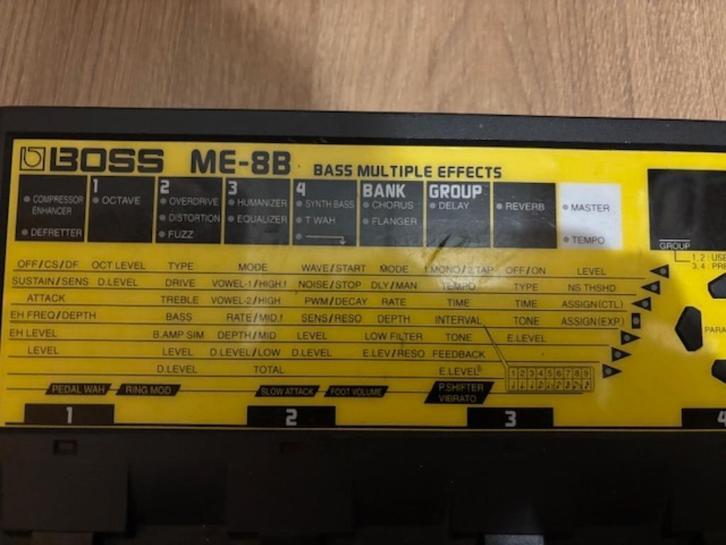 Boss ME-8B, Muziek en Instrumenten, Effecten, Gebruikt, Chorus, Delay of Echo, Distortion, Overdrive of Fuzz, Reverb, Volume, Equalizer