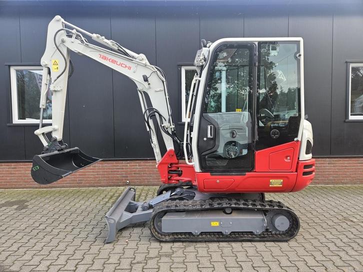 Takeuchi TB230, Zakelijke goederen, Machines en Bouw | Kranen en Graafmachines, Graafmachine
