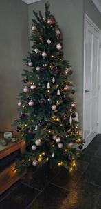 Mooie slanke kerstboom 210cm, Diversen, Kerst, Ophalen of Verzenden