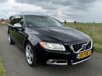 Volvo V70 2.0T R-Edition XENON/R-DESIGN/NAVI/ECC/CRUISE, Voorwielaandrijving, Euro 5, Zwart, 4 cilinders