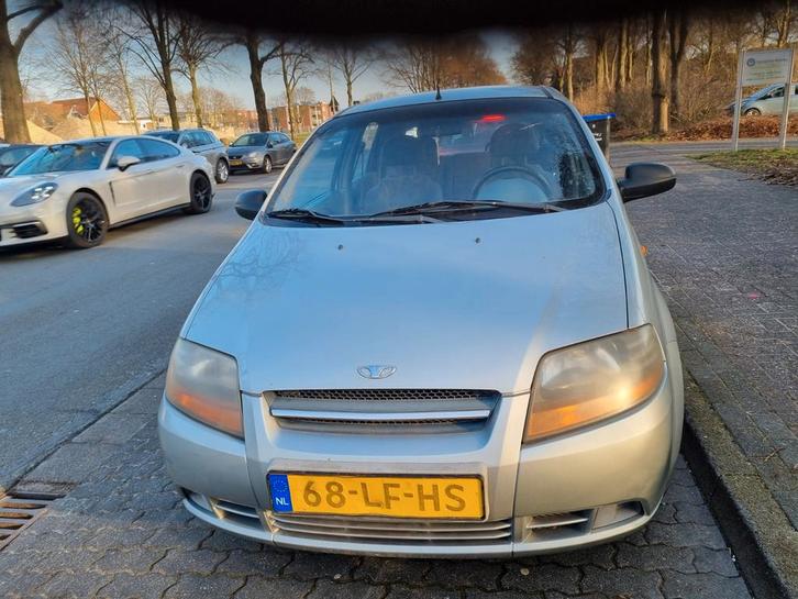 Daewoo Kalos 1.4 2002 Grijs, Auto's, Daewoo, Particulier, Kalos, Radio, Benzine, D, Hatchback, Handgeschakeld, Origineel Nederlands