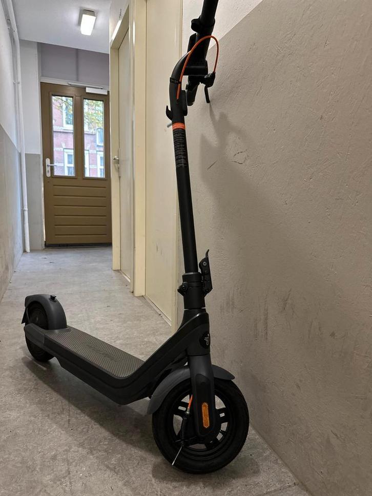 Ninebot E2 Pro, Fietsen en Brommers, Steps, Zo goed als nieuw, Elektrische step (E-scooter), Ophalen of Verzenden
