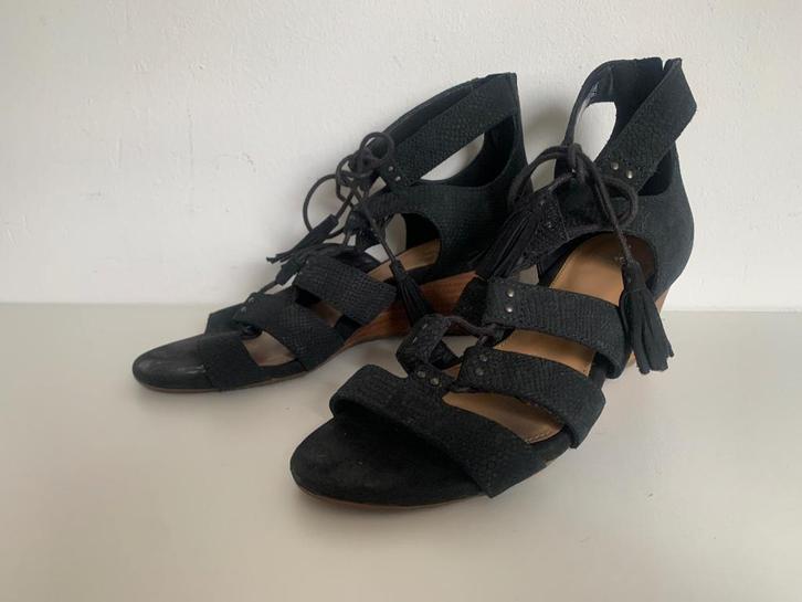 Ugg leer leren sandaal sleehak schoentje zwart beige maat 37, Kleding | Dames, Schoenen, Zo goed als nieuw, Sandalen of Muiltjes