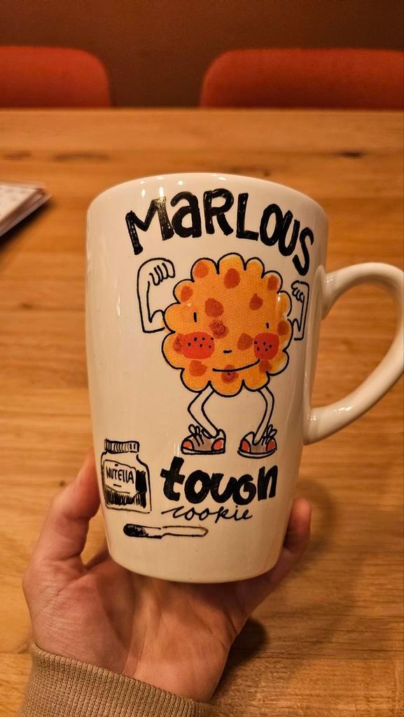 Blond Amsterdam Mok XL - Tough Cookie - Gepersonaliseerd, Huis en Inrichting, Keuken | Servies, Nieuw, Kop(pen) en/of Schotel(s)