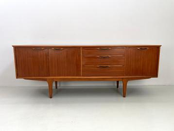 Vintage dressoir Jentique. beschikbaar voor biedingen