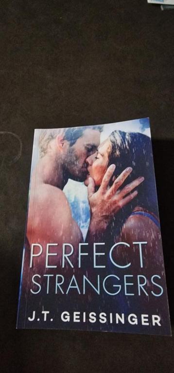 Nieuw: Boek Perfect strangers paperback J.T. Geissinger ENG beschikbaar voor biedingen