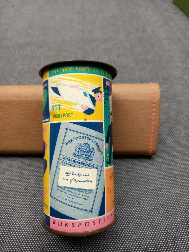 Vintage spaarpot van de Rijkspostspaarbank, jaren '50., Verzamelen, Spaarpotten, Gebruikt, Overige thema's, Metaal of Blik, Ophalen of Verzenden