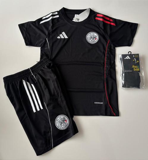 AJAX trainingstenue - seizoen 25/26, Sport en Fitness, Voetbal, Nieuw, Set, Maat XS of kleiner, Ophalen of Verzenden