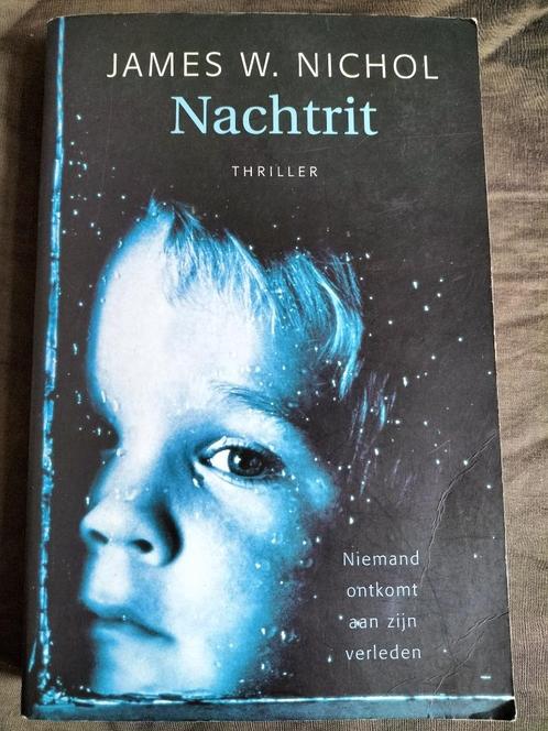 James W. Nichol - Nachtrit, Boeken, Thrillers, Zo goed als nieuw, Verzenden