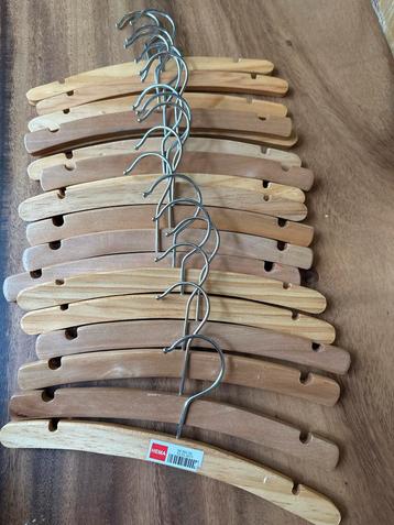 Houten baby/kinder Kledinghangers - 18 stuks beschikbaar voor biedingen