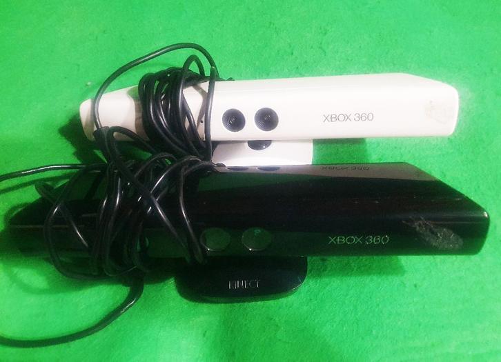 XBOX Kinect Cameras (2 stuks) Wit + Zwart met stroomadapters, Spelcomputers en Games, Spelcomputers | Xbox | Accessoires, Gebruikt