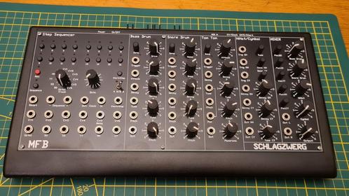 MFB Schlagzwerg fully analog semi-modular drum machine, Muziek en Instrumenten, Synthesizers, Zo goed als nieuw, Overige aantallen