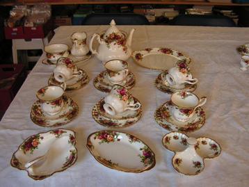 ROYAL ALBERT OLD COUNTRY ROSE THEE SERVIES COMPLEET. beschikbaar voor biedingen