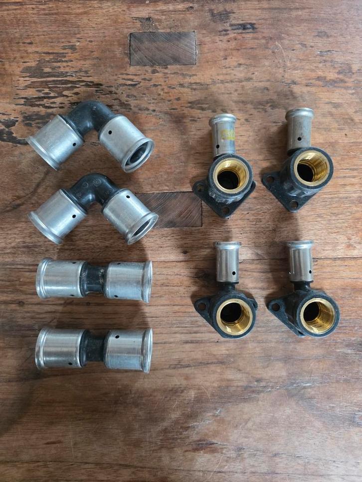 Henco muurplaten en perskoppelingen per stuk, Doe-het-zelf en Verbouw, Buizen en Afvoer, Nieuw, Overige typen, Overige materialen