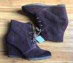 Nieuw: Tamaris pumps hakken paars-bruin suède leer mt 39, Tamaris, Bruin, Nieuw, Ophalen of Verzenden