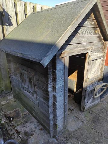 houten speelhuisje   beschikbaar voor biedingen