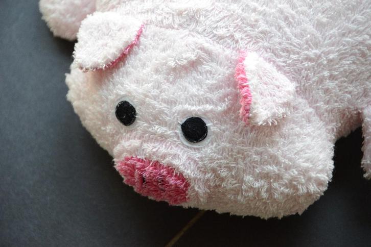 Varken: kussen met 3 zuignappen., Huis en Inrichting, Badkamer | Badtextiel en Accessoires, Zo goed als nieuw, Overige typen, Roze