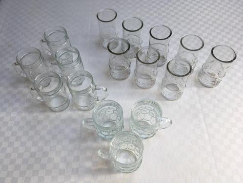 Vintage 16-delige set frisdrank- & bierglazen met handvat, Huis en Inrichting, Keuken | Servies, Zo goed als nieuw, Glas of Glazen
