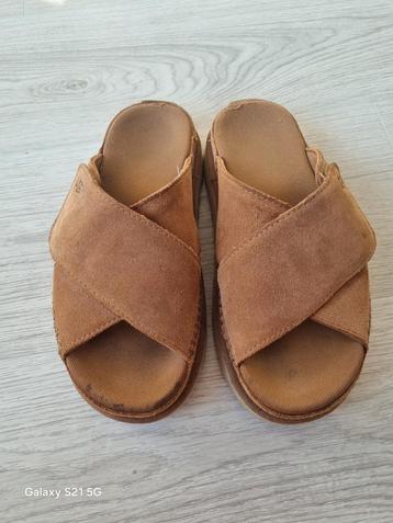 Ugg Goldenstar CrossSlide 37 chesnut instappers  beschikbaar voor biedingen