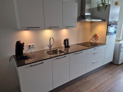 IGST! Complete keuken inclusief apparatuur! Kleur 9010, Huis en Inrichting, Keuken | Complete keukens, Gebruikt, Ophalen