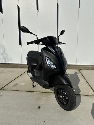 Piaggio ONE 2022 45KM E-Bromscooter