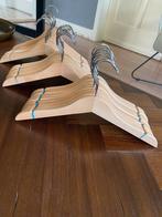 Houten kinder kledinghangers, Kinderen en Baby's, Overige Kinderen en Baby's, Ophalen of Verzenden, Zo goed als nieuw