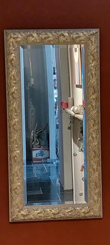 Goudkleurige/beige barokspiegel. beschikbaar voor biedingen