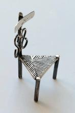 Zilveren miniatuur drie-potige stoel poppenhuis speelgoed, Antiek en Kunst, Verzenden