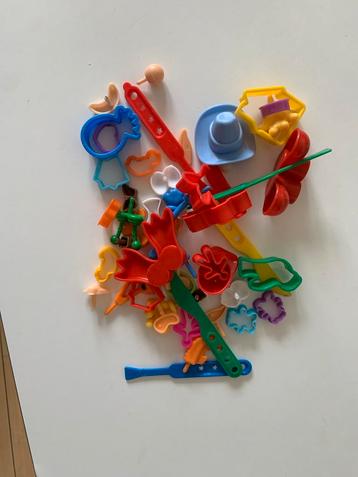 Klei accessoires beschikbaar voor biedingen