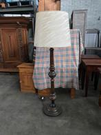 Klassieke staande lamp met houten voet, Ophalen, Hout, Gebruikt, Klassiek