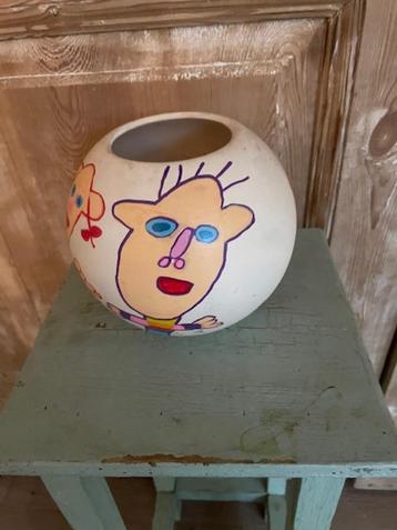 Handbeschilderde witte vaas. Kado met een boodschap. beschikbaar voor biedingen