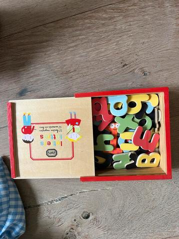 Magneten alfabet beschikbaar voor biedingen