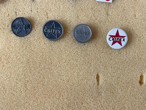 speldje van brandstofmerken Fina - Mobil - OK - Gulf, Verzamelen, Speldjes, Pins en Buttons, Zo goed als nieuw, Speldje of Pin