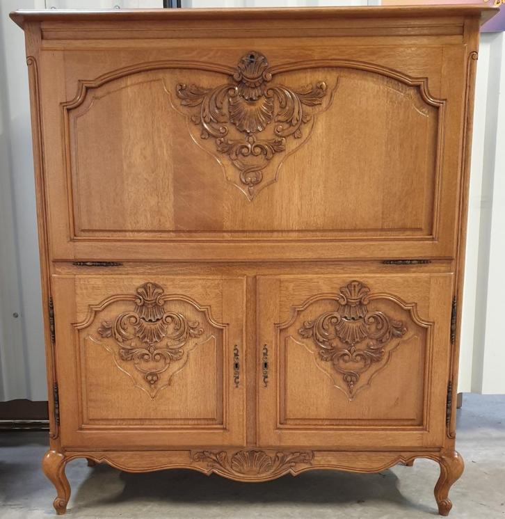 Queen Ann Stijl buffetkast. Het kan geleverd worden., Huis en Inrichting, Kasten | Buffetkasten, Gebruikt, 100 tot 150 cm, 100 tot 150 cm