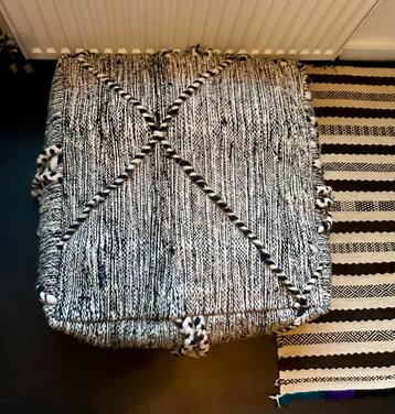 Marokkaanse Berber Poef 65cm x 25cm beschikbaar voor biedingen