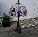 Tiffany  tafellamp zwaar antiek brons  poot glas in lood kap, Antiek en Kunst, Antiek | Lampen, Ophalen