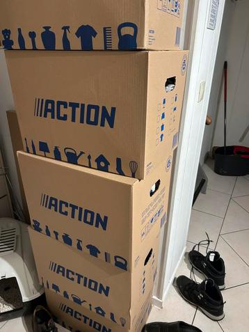 5 dozen met jongens babykleding prijs €60 beschikbaar voor biedingen