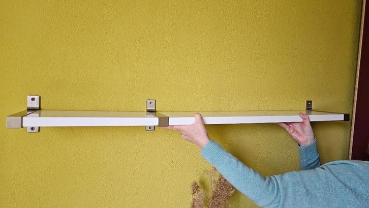 Witte IKEA Wandplanken met dragers, Huis en Inrichting, Woonaccessoires | Wandplanken en Boekenplanken, Gebruikt, Ophalen