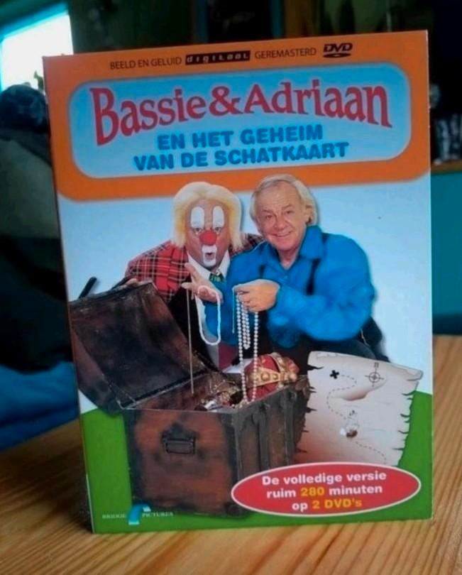 Bassie & Adriaan en het Geheim van de Schatkaart, Cd's en Dvd's, Dvd's | Kinderen en Jeugd, Zo goed als nieuw, Tv fictie, Avontuur
