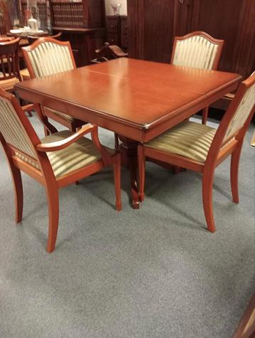 Taxus Tafel met 4 Stoelen in Nieuwstaat beschikbaar voor biedingen
