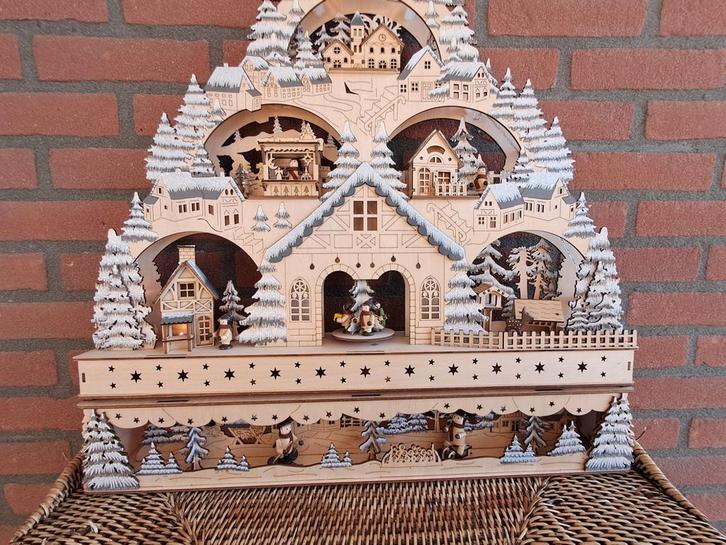 Mooi set houten decoraties met verlichting en draaimolentje., Diversen, Kerst, Zo goed als nieuw, Ophalen of Verzenden