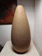 2866 Moderne Keramiek Vaas met Relief, Ophalen of Verzenden, Zo goed als nieuw, Aardewerk of Porselein, Minder dan 50 cm