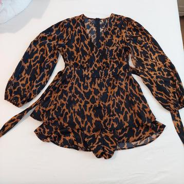 Satijn korte jumpsuit elegant  beschikbaar voor biedingen