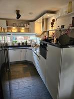 Keuken met apparaten 2 jaar oud, Huis en Inrichting, Keuken | Complete keukens, Ophalen, Gebruikt, Hoekkeuken