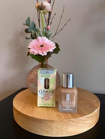 Clinique superbalenced makeup nr. 06 linnen  beschikbaar voor biedingen