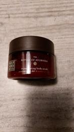 The ritual of ayurveda (rituals) body scrub Nieuw 125 gram, Ophalen of Verzenden, Nieuw, Bad & Douche