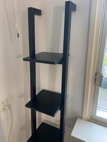 Zwarte ladderkast / wandrek beschikbaar voor biedingen